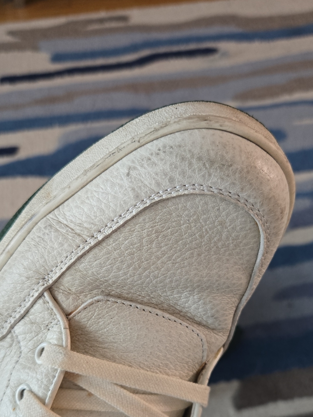 Gucci High-Top Leather Sneakers in Off-White with Red & Green Accents - Picture 6 of 8